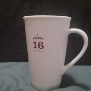 Starbucks 2010 Grande Tall White Oversize Coffee Mug Latte Tea Cup 16 oz